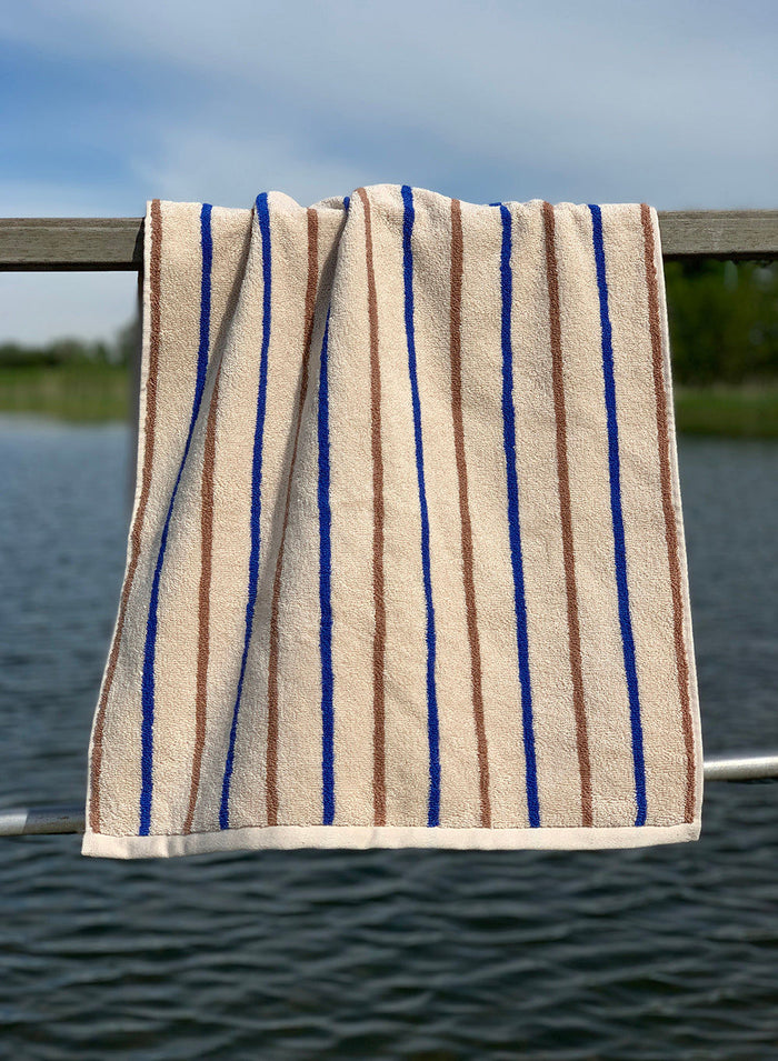 OYOY LIVING Raita Håndklæde, Caramel/Optic Blue - 50x100 cm