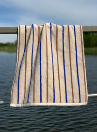 OYOY LIVING Raita Håndklæde, Caramel/Optic Blue - 100x150 cm